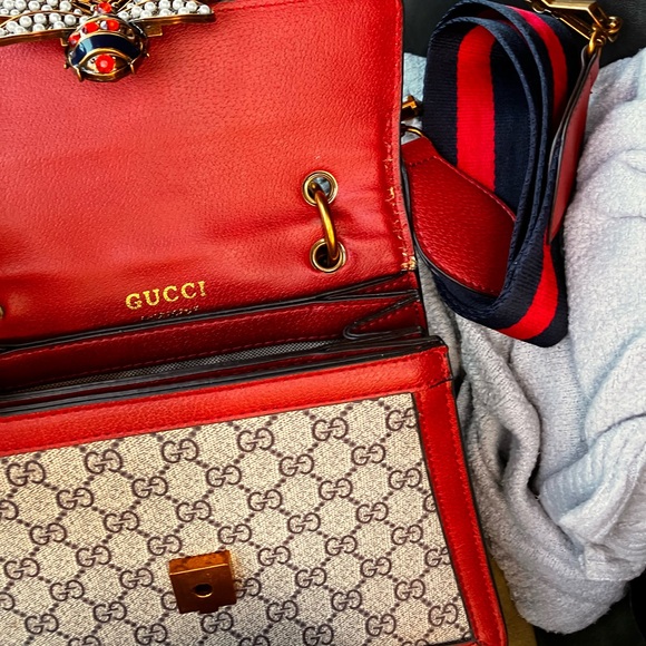 Falena Gucci handbag beautiful only been used twice great condition - Picture 4 of 4